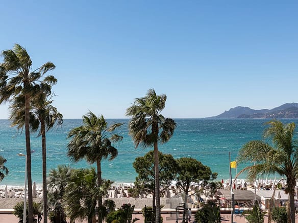 3 Bedroom Apartment in Cannes 4