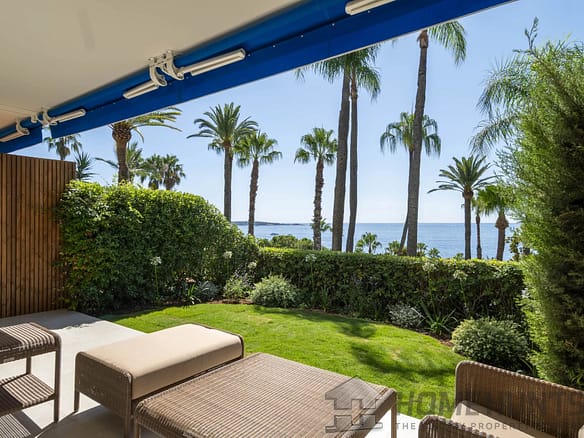 2 Bedroom Apartment in Cannes 16