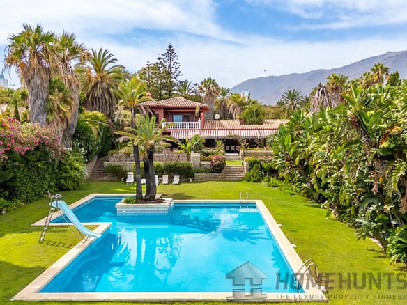 9 Bedroom Villa/House in Estepona 24
