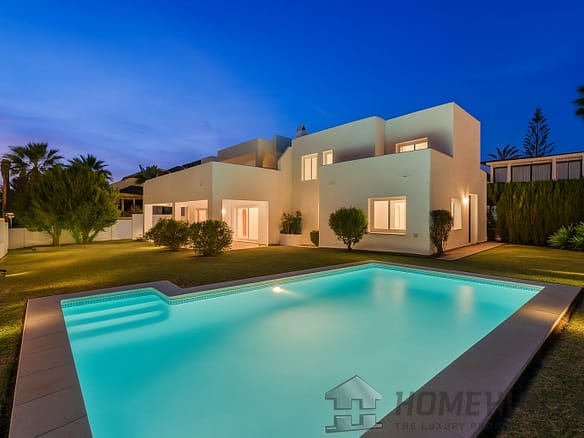 6 Bedroom Villa/House in Marbella 16