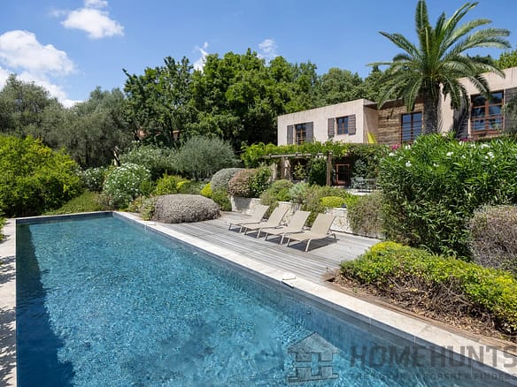 5 Bedroom Villa/House in Chateauneuf Grasse 36