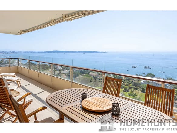 2 Bedroom Apartment in Cannes 14
