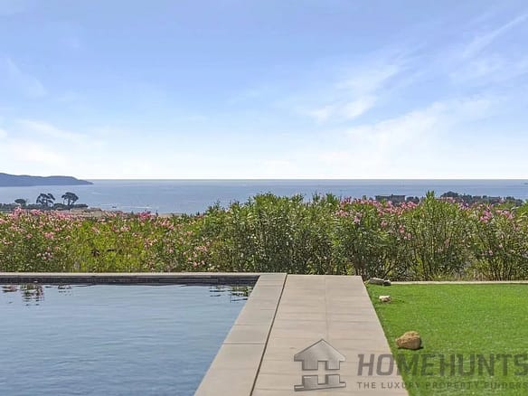 4 Bedroom Villa/House in Cavalaire Sur Mer 2