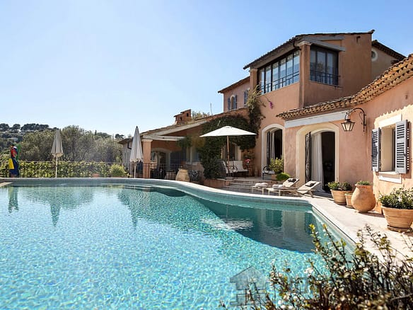 7 Bedroom Villa/House in Biot 12