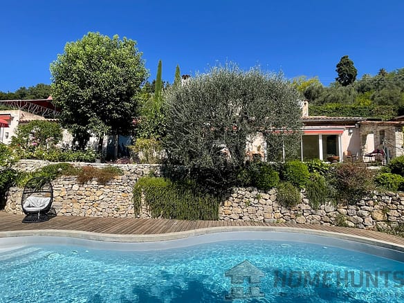 4 Bedroom Villa/House in Grasse 6