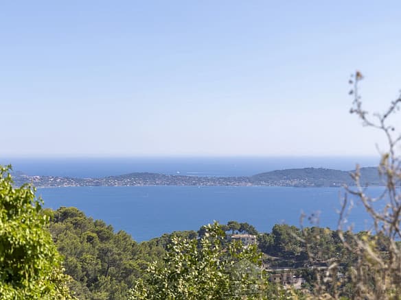 5 Bedroom Villa/House in Carqueiranne 30