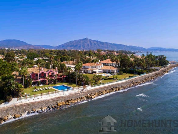 5 Bedroom Villa/House in New Golden Mile 5