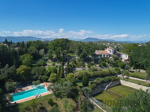 12 Bedroom Villa/House in Mougins 28