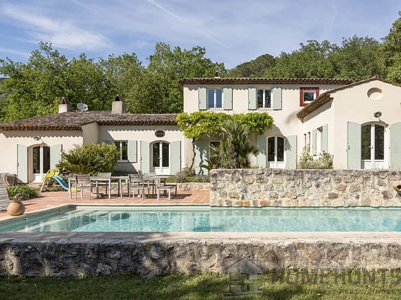 5 Bedroom Villa/House in Grasse 24