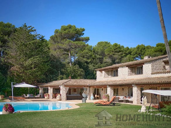 8 Bedroom Villa/House in La Colle Sur Loup 12