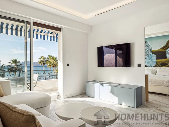 2 Bedroom Apartment in Cannes 10