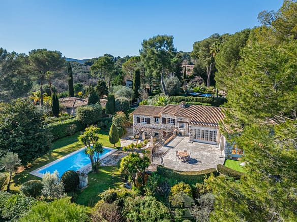 4 Bedroom Villa/House in Biot 14