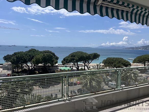 4 Bedroom Apartment in Juan Les Pins 26