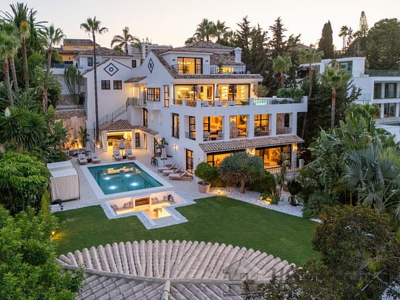 6 Bedroom Villa/House in Nueva Andalucía 4