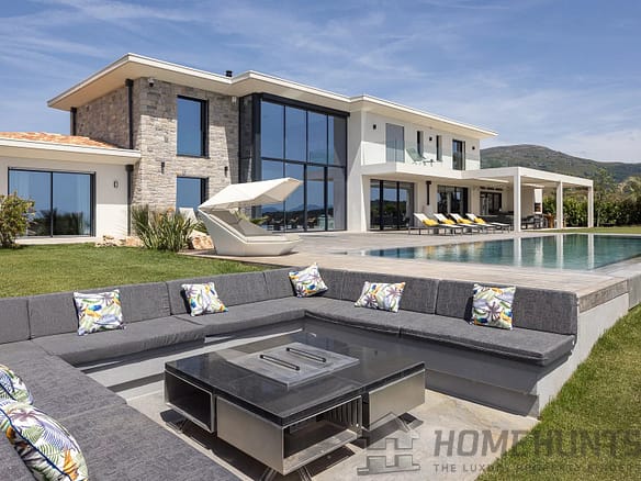 6 Bedroom Villa/House in Roquefort Les Pins 6