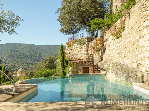 7 Bedroom Villa/House in Menerbes 5