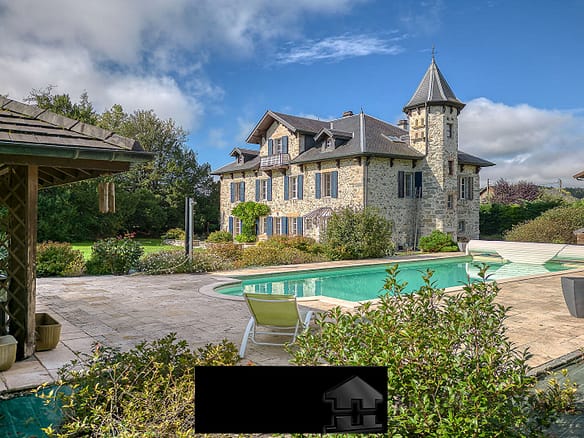 5 Bedroom Villa/House in Hauteville Sur Fier 28