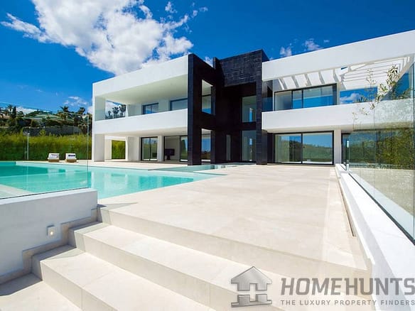 5 Bedroom Villa/House in Nueva Andalucía 18