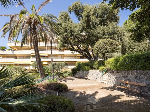 3 Bedroom Apartment in Cap D Antibes 26