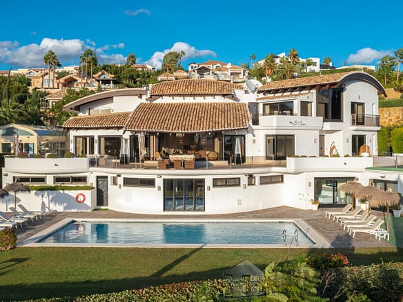 8 Bedroom Villa/House in Los Flamingos 24