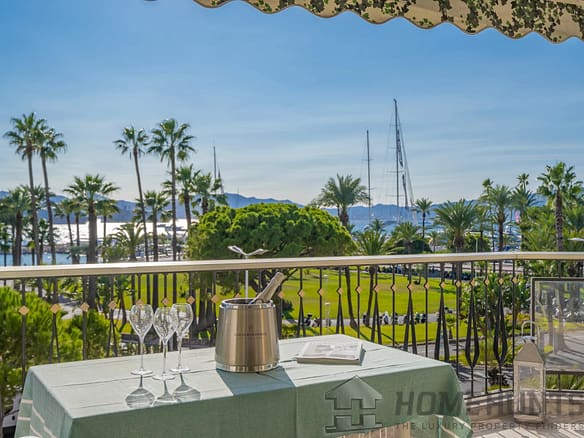 3 Bedroom Apartment in Cannes 16