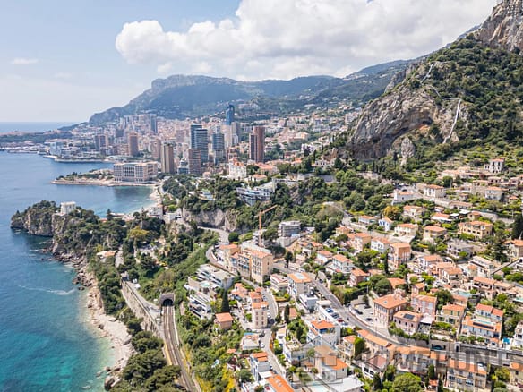 2 Bedroom Apartment in Roquebrune Cap Martin 2