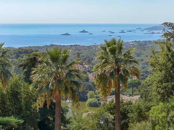 2 Bedroom Apartment in Villeneuve Loubet 34