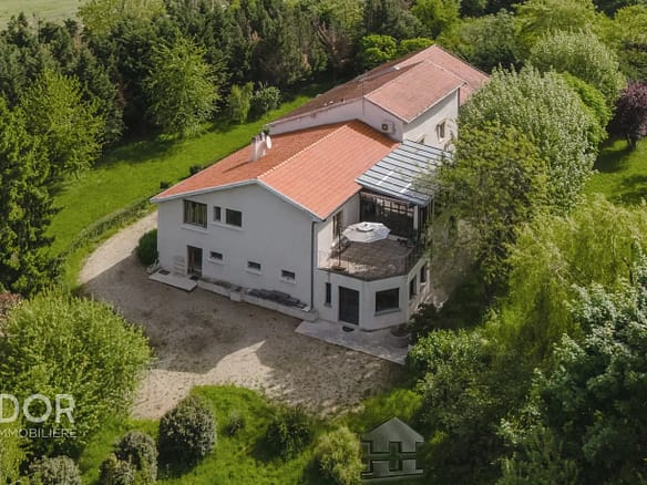 6 Bedroom Villa/House in La Tour-de-salvagny 8
