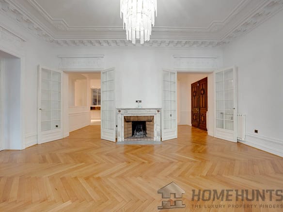 4 Bedroom Apartment in Marseille 2