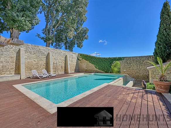 8 Bedroom Villa/House in Aigues Vives 8