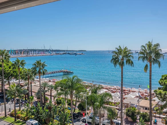 1 Bedroom Apartment in Cannes 32