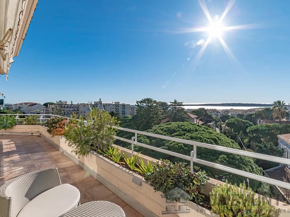 3 Bedroom Apartment in Cannes 2