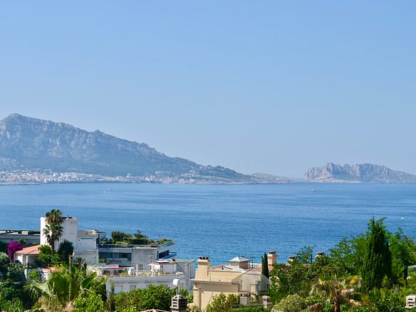 4 Bedroom Villa/House in Marseille 8