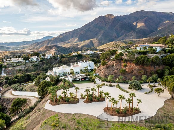 7 Bedroom Villa/House in Estepona 9