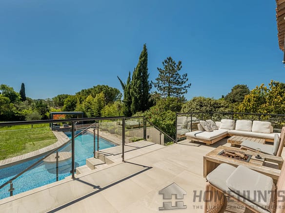 5 Bedroom Villa/House in Valbonne 2