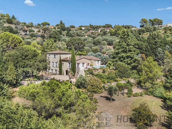 8 Bedroom Villa/House in Peymeinade 4