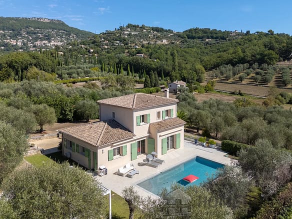 5 Bedroom Villa/House in Grasse 26