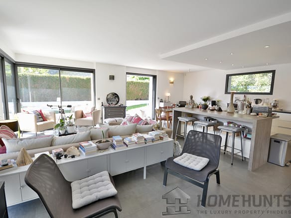 4 Bedroom Villa/House in Annecy Le Vieux 3