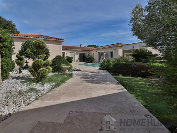 5 Bedroom Villa/House in Nimes 3