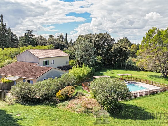 8 Bedroom Villa/House in Loriol Du Comtat 24