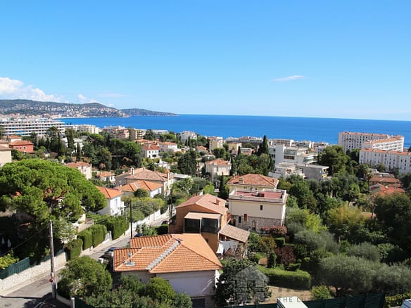 3 Bedroom Apartment in Nice - City 9