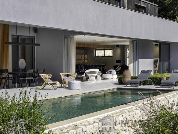 4 Bedroom Villa/House in Valbonne 36