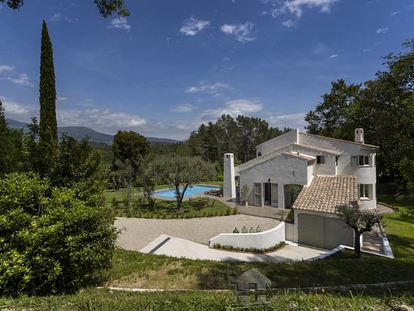 4 Bedroom Villa/House in Roquefort Les Pins 9