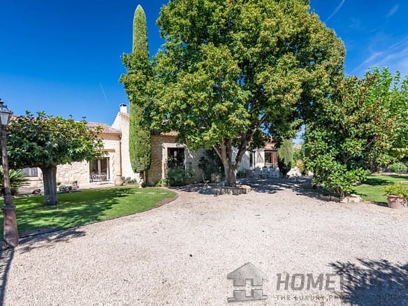 4 Bedroom Villa/House in Molleges 3