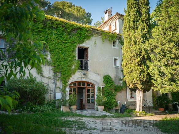 8 Bedroom Castle/Estates in L Isle Sur La Sorgue 52