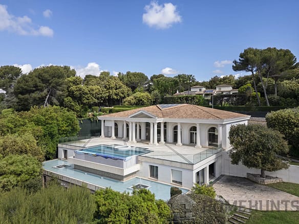 7 Bedroom Villa/House in Biot 10