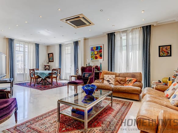 3 Bedroom Apartment in Nice - City 5