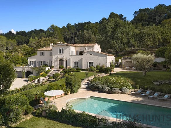 8 Bedroom Villa/House in Valbonne 30