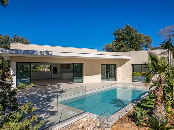 4 Bedroom Villa/House in St Raphael 12