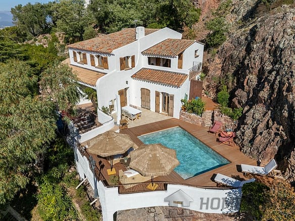 5 Bedroom Villa/House in Les Adrets De L Esterel 7